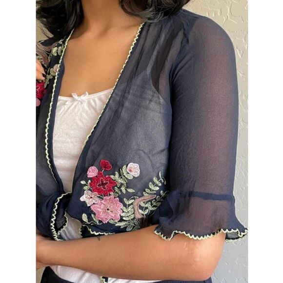 Robbie Bee Women's Size 8 Blue Silk Cropped Blouse Top Y2K Embroidered - Picture 3 of 9